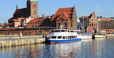 MS Hanseat am Anleger im Alten Hafen Wismar